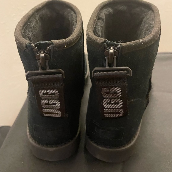 Uggs Black size 9 - Picture 4 of 6